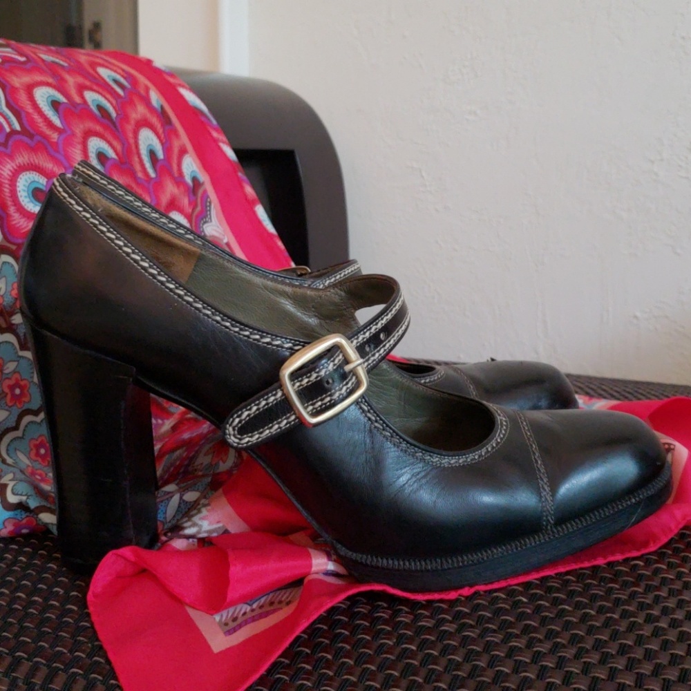 🔥HP🔥 True VTG Charles Jourdan black 4"shoes, sz 7 1/2